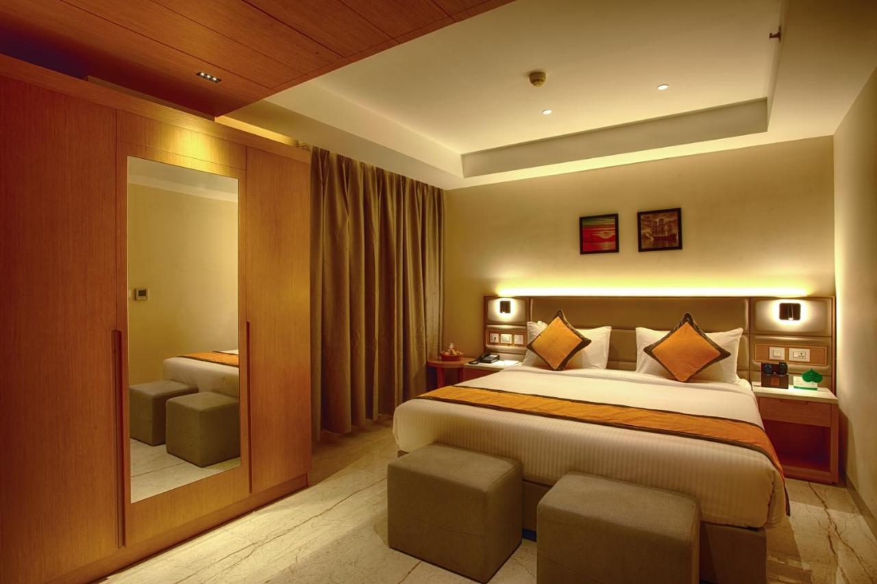 Sunhill Portico Hotel สิริกุรี ภายนอก รูปภาพ