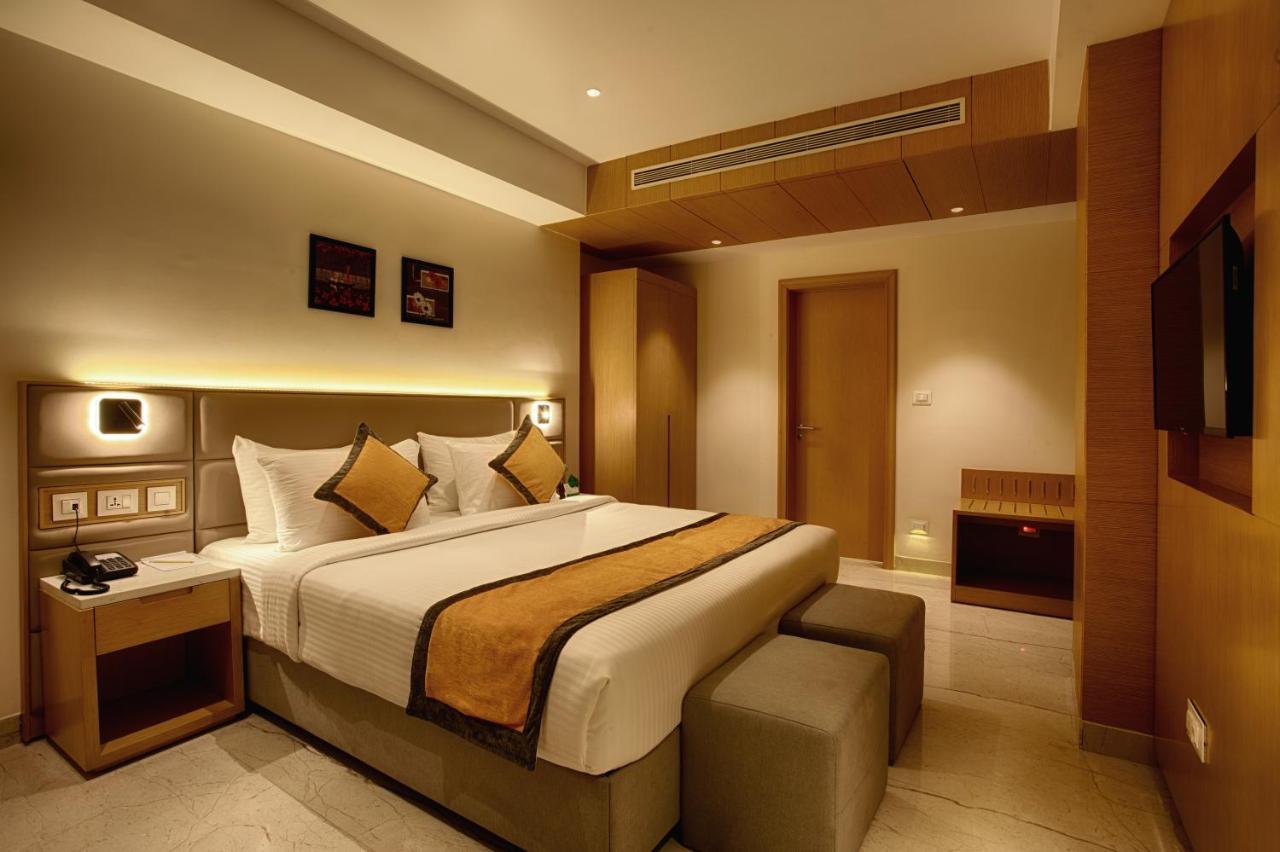 Sunhill Portico Hotel สิริกุรี ภายนอก รูปภาพ