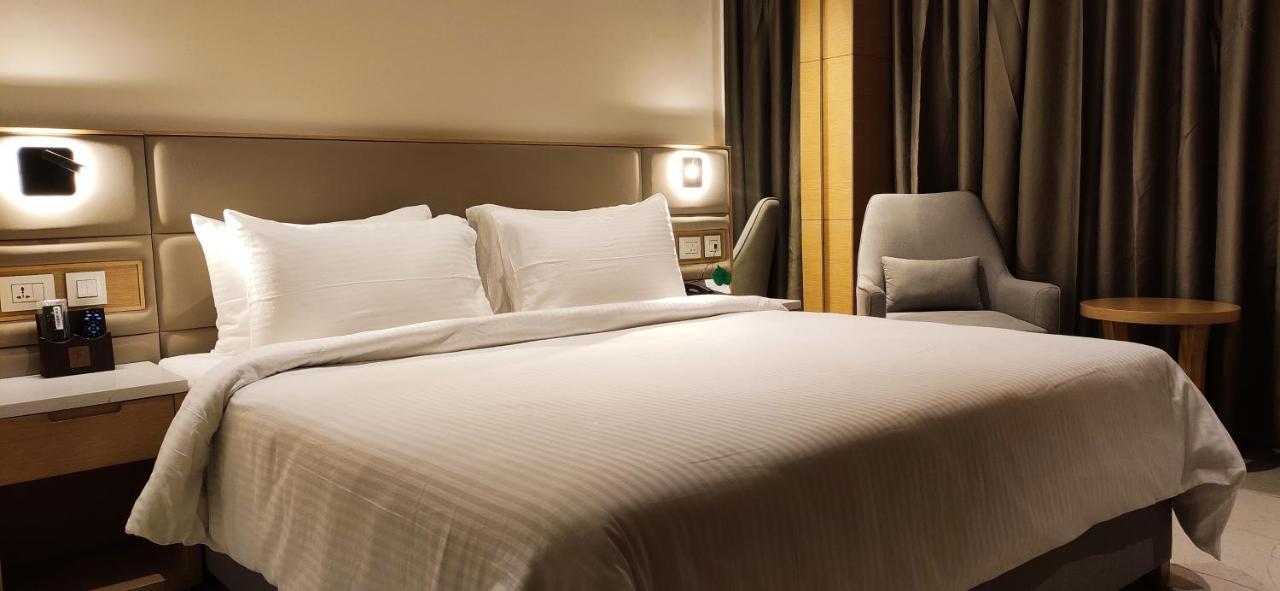 Sunhill Portico Hotel สิริกุรี ภายนอก รูปภาพ