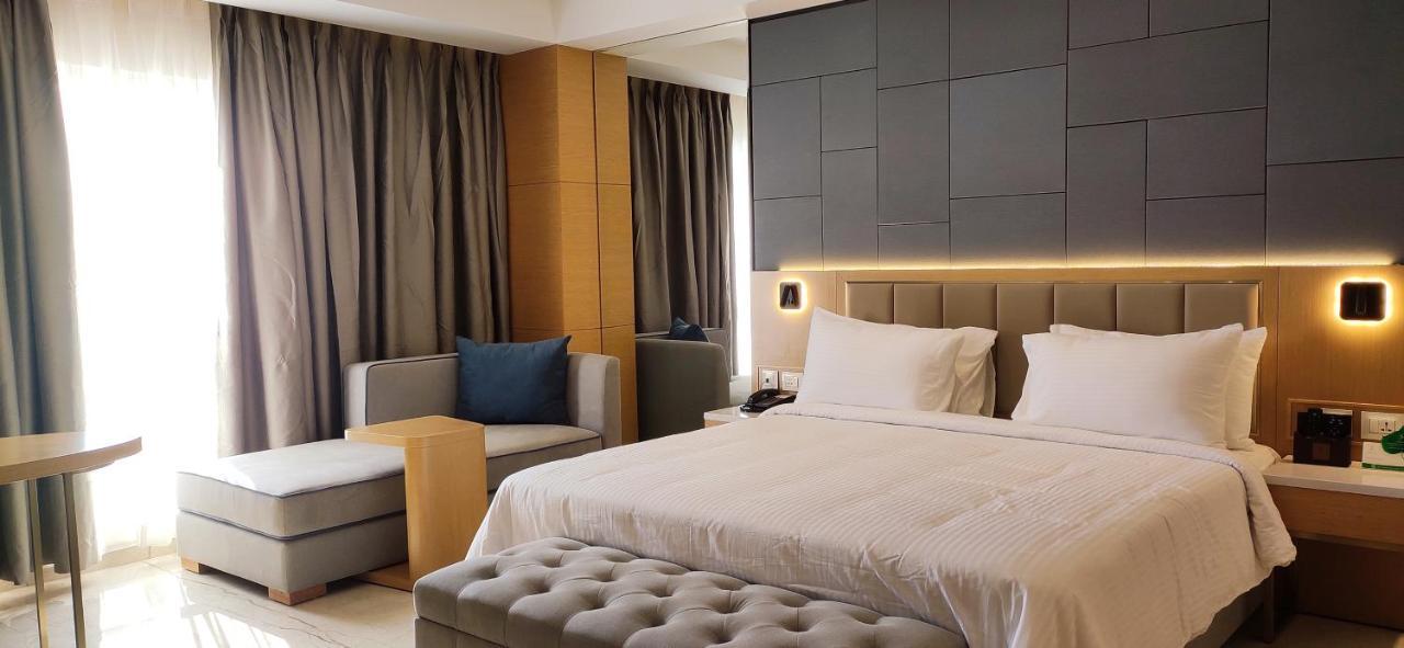 Sunhill Portico Hotel สิริกุรี ภายนอก รูปภาพ