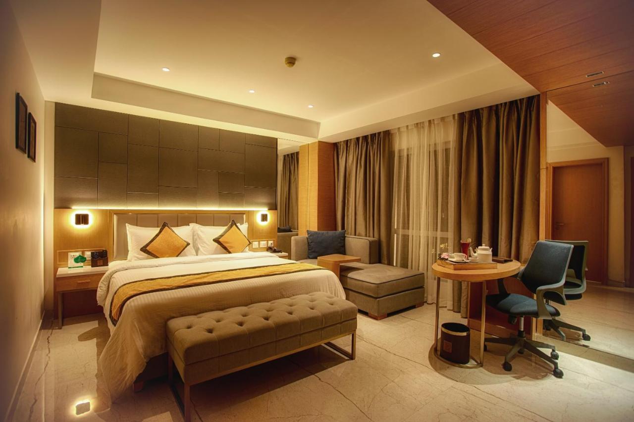 Sunhill Portico Hotel สิริกุรี ภายนอก รูปภาพ