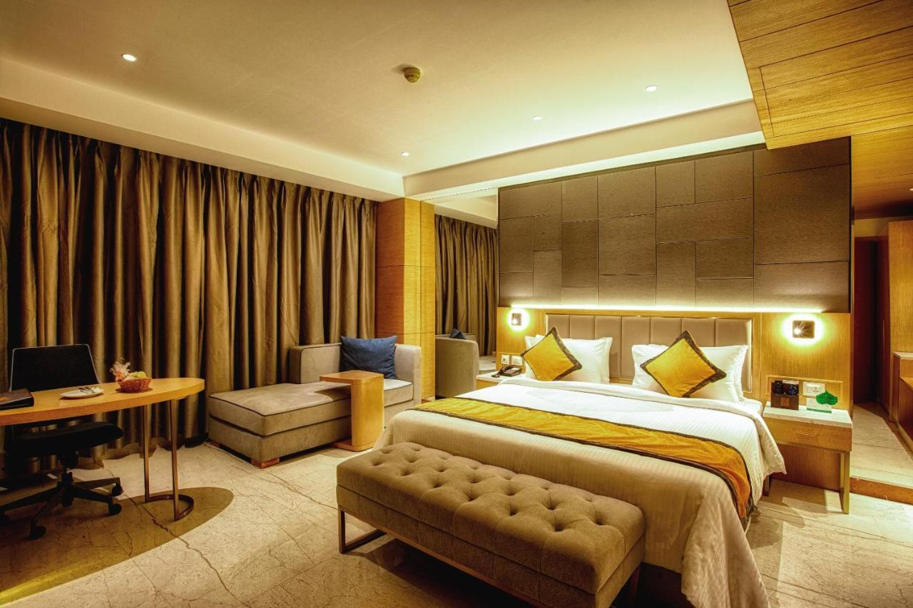 Sunhill Portico Hotel สิริกุรี ภายนอก รูปภาพ