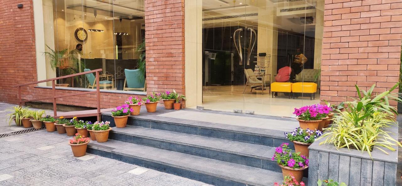 Sunhill Portico Hotel สิริกุรี ภายนอก รูปภาพ