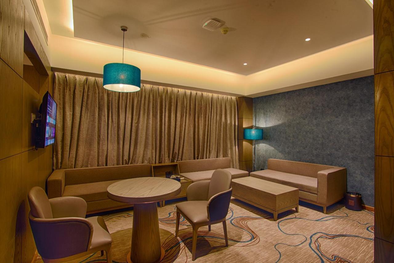 Sunhill Portico Hotel สิริกุรี ภายนอก รูปภาพ