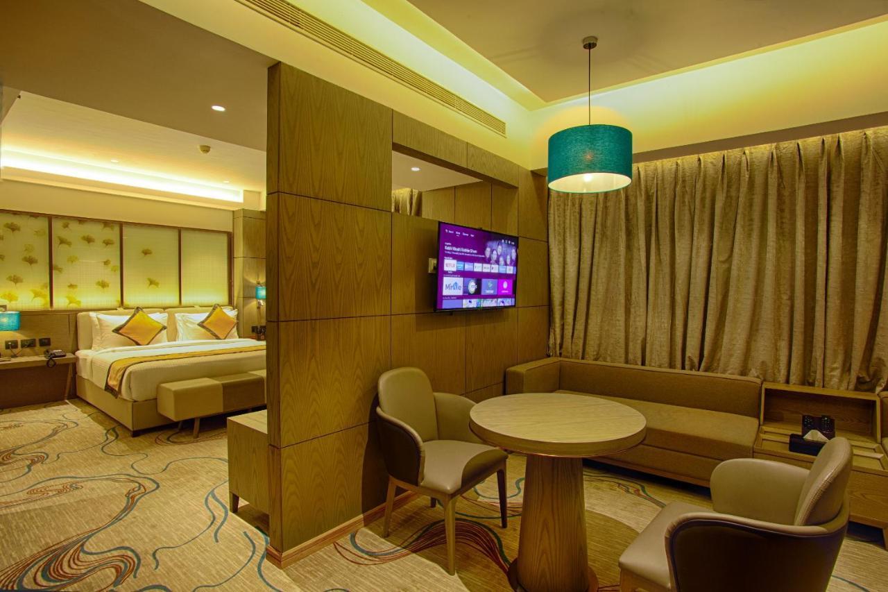 Sunhill Portico Hotel สิริกุรี ภายนอก รูปภาพ