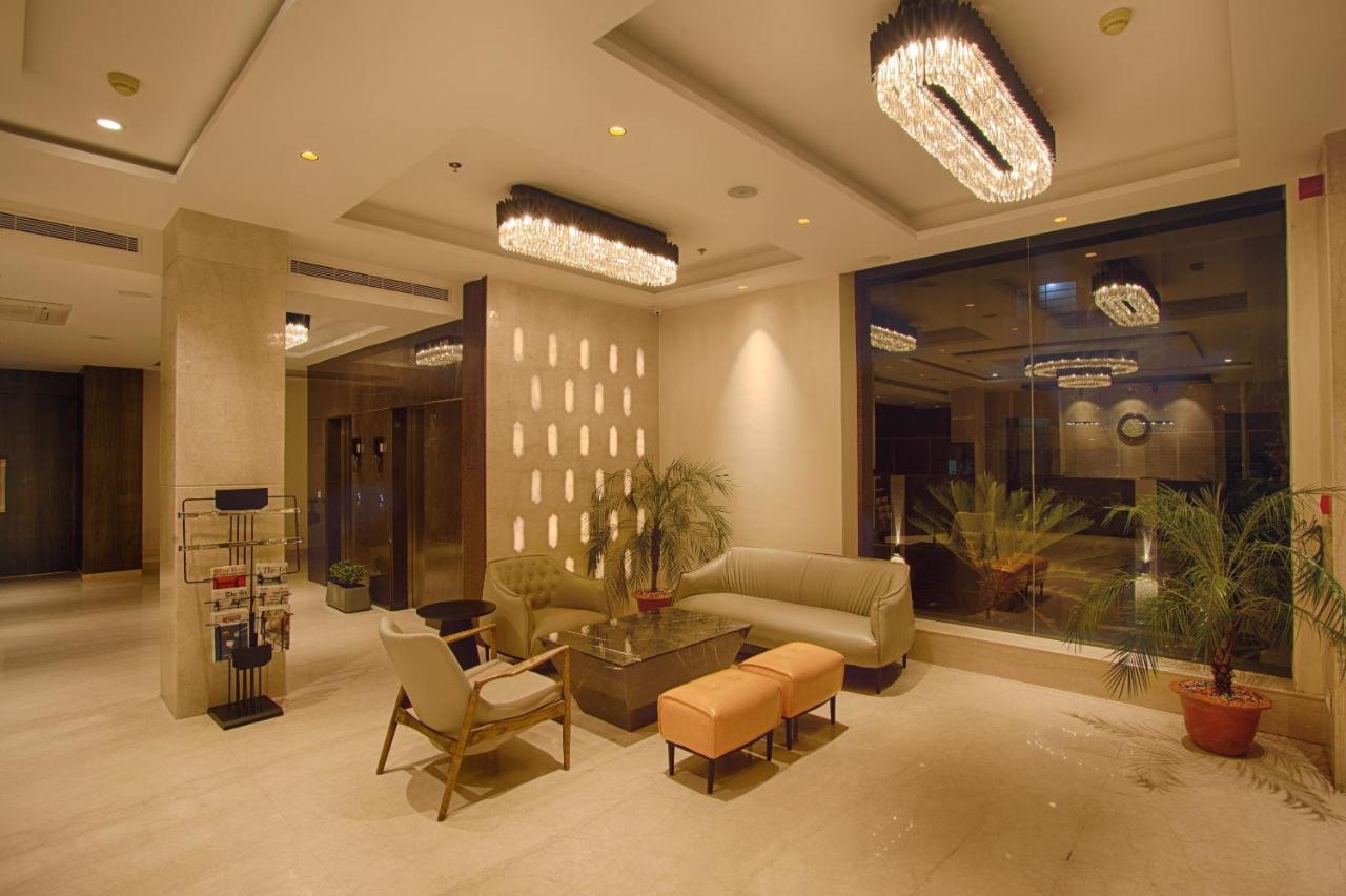 Sunhill Portico Hotel สิริกุรี ภายนอก รูปภาพ
