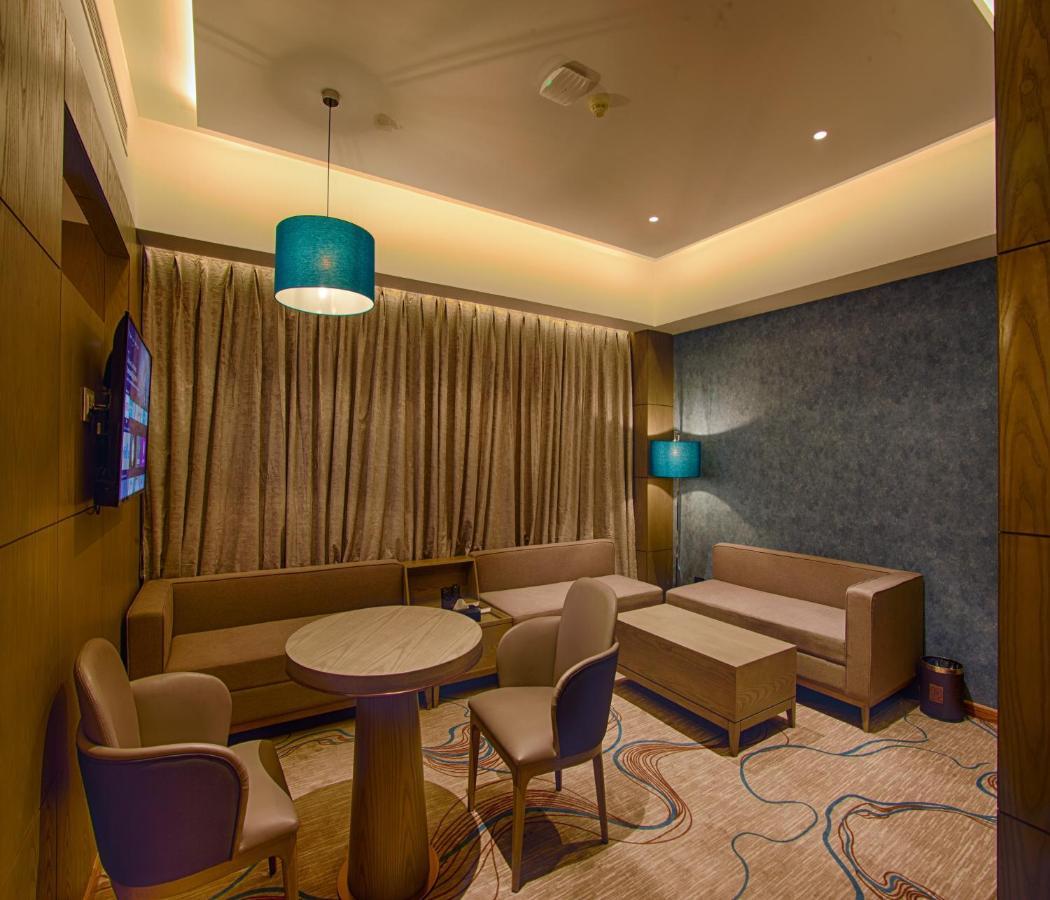 Sunhill Portico Hotel สิริกุรี ภายนอก รูปภาพ