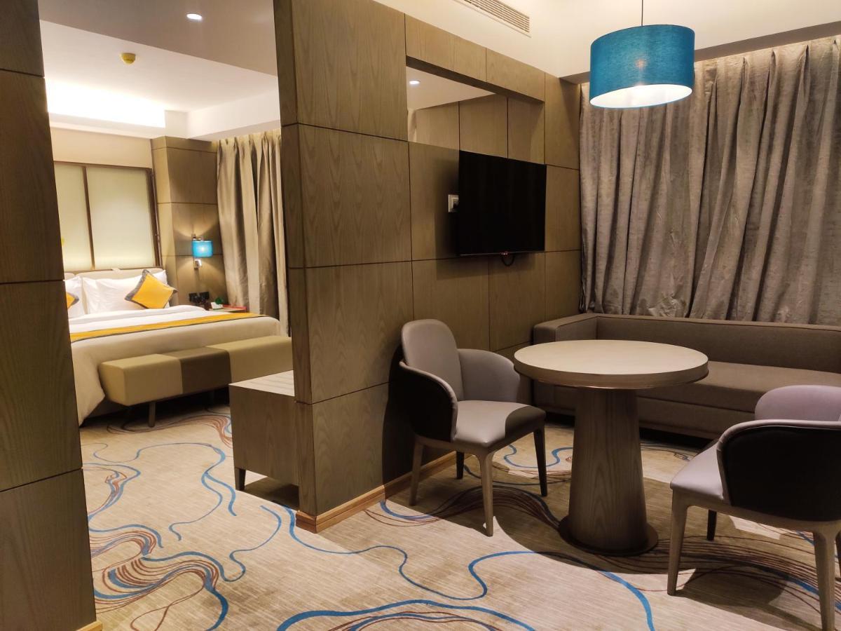 Sunhill Portico Hotel สิริกุรี ภายนอก รูปภาพ