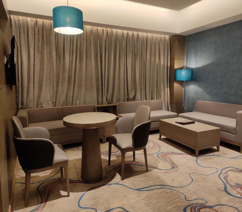Sunhill Portico Hotel สิริกุรี ภายนอก รูปภาพ