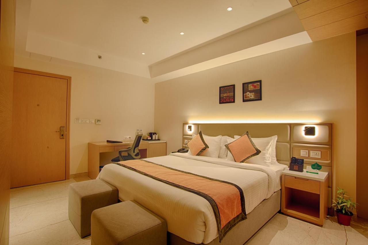 Sunhill Portico Hotel สิริกุรี ภายนอก รูปภาพ