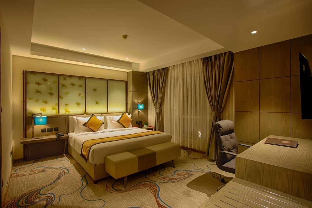 Sunhill Portico Hotel สิริกุรี ภายนอก รูปภาพ